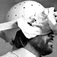 Imagen: versión moderna de las gafas del profesor. Wikimedia Commons
